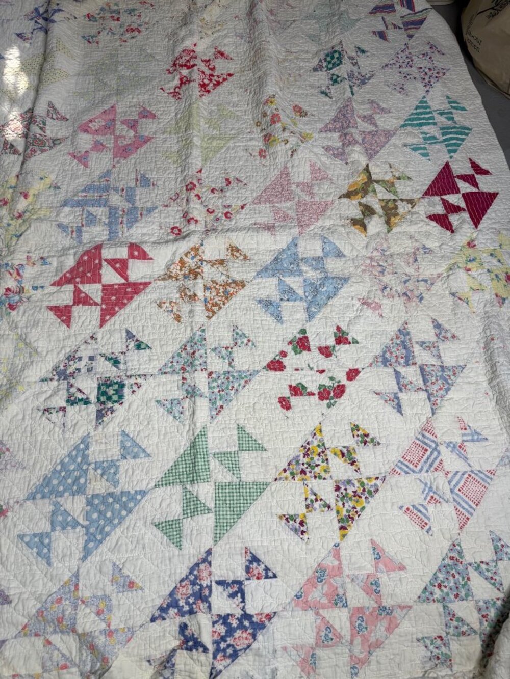 Vintage Handmade Patchwork Quilt White Multicolor Triangles Pattern 86x76 Inches